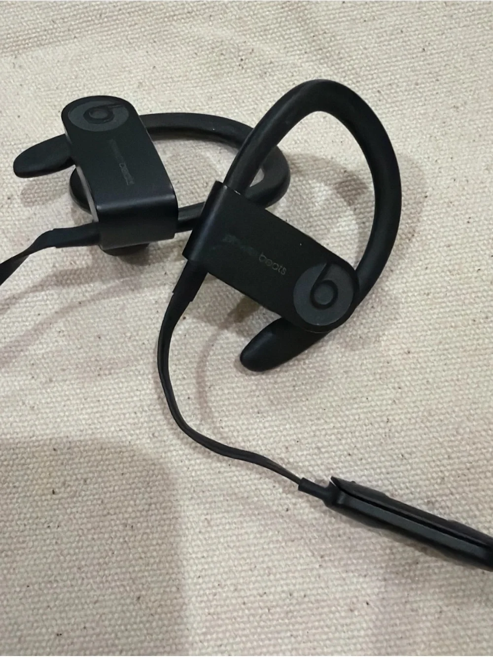 Beats Powerbeats Wireless Earbuds in Black Beats by Dr. Dre Powerbeats Black Cas